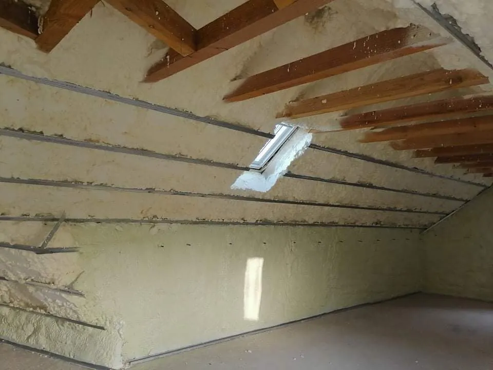 Isolation murs polyuréthane projeté - Top'Isol